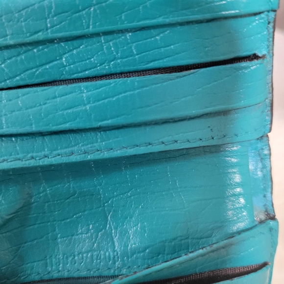 AUTHENTIC FULL INCLUSION GUCCI COMPACT WALLET - Picture 3 of 10